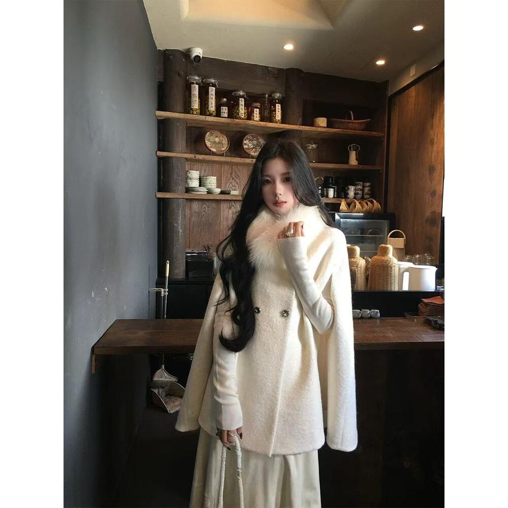👻  .