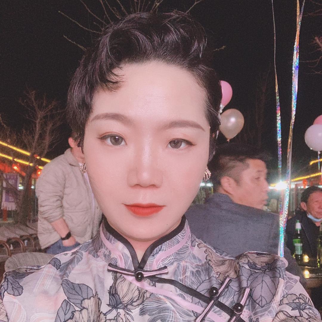 蹲墙角唱歌