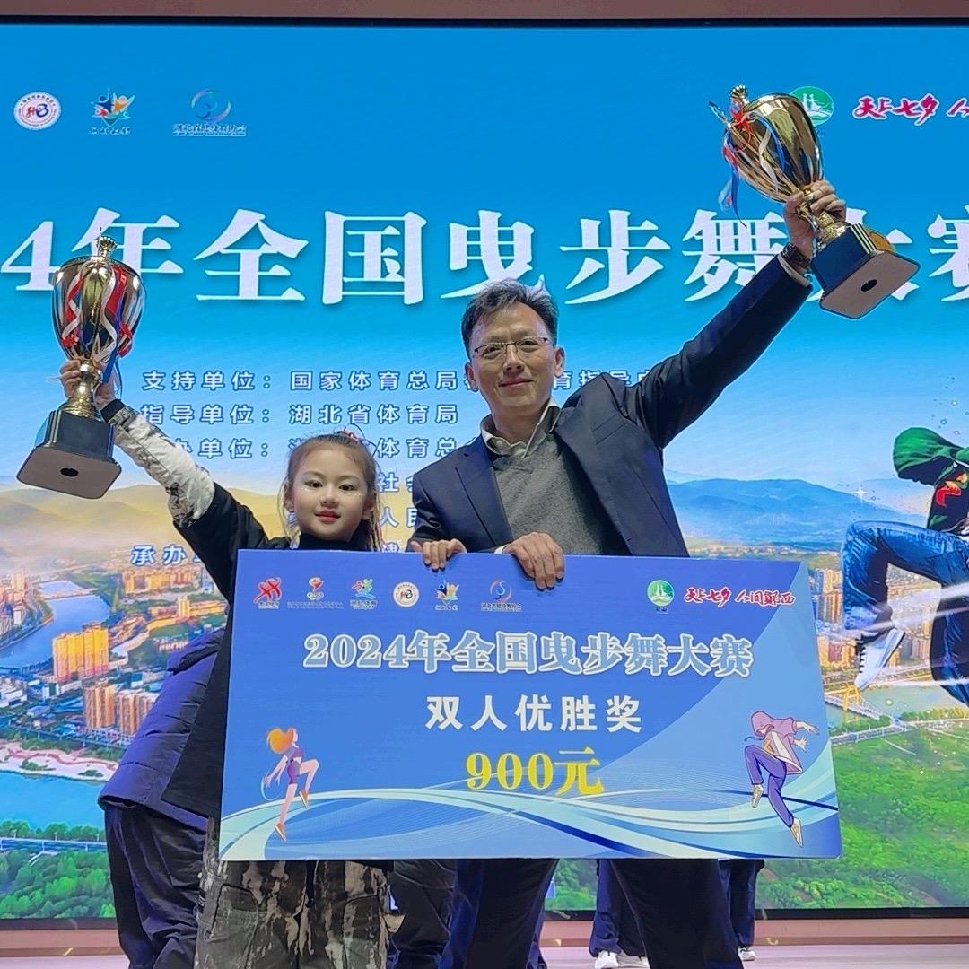 爱跳舞的萱萱👧
