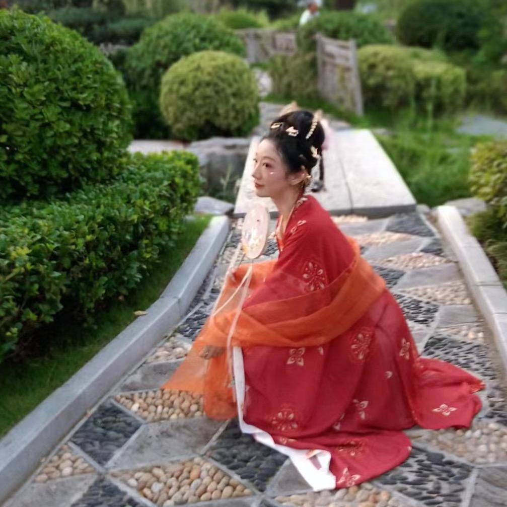 一路坎坷我不说又何须旁人来嚼口舌