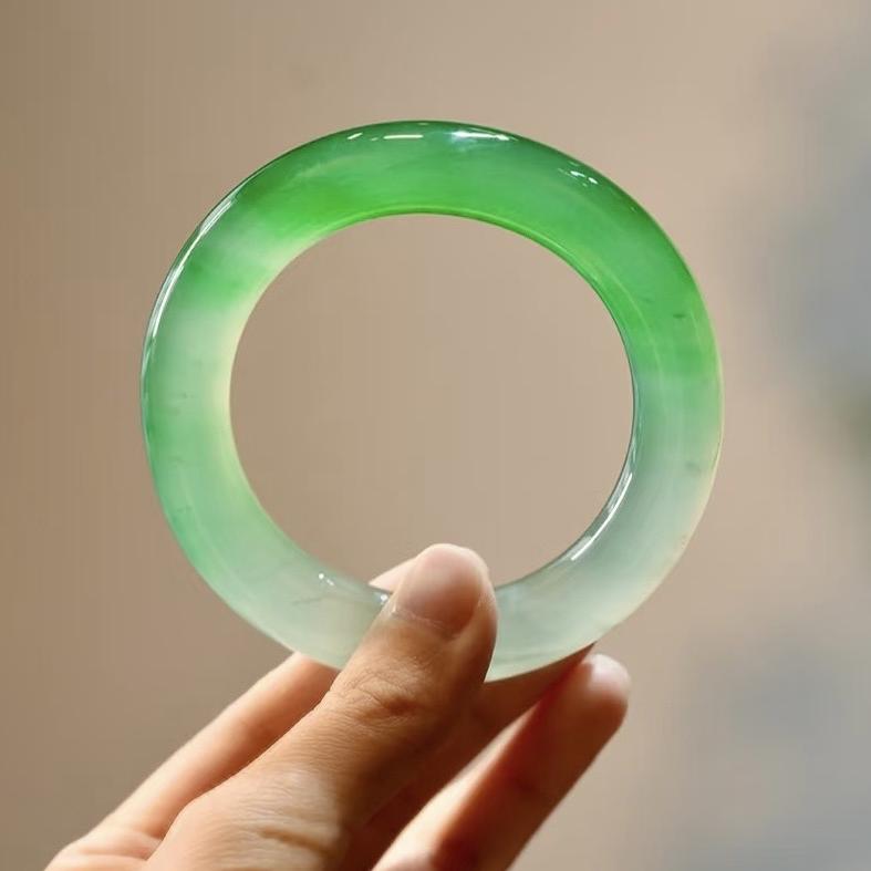 小美的手镯