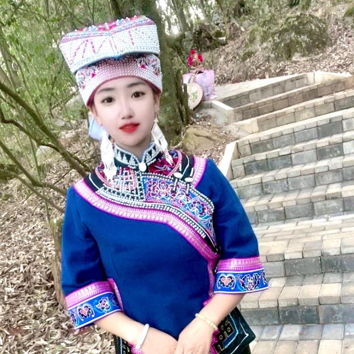 彝族阿妹