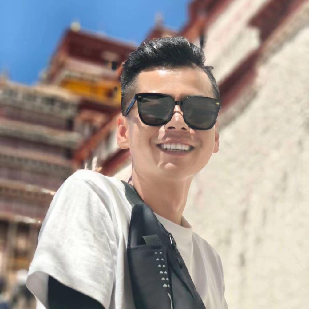 栋良.