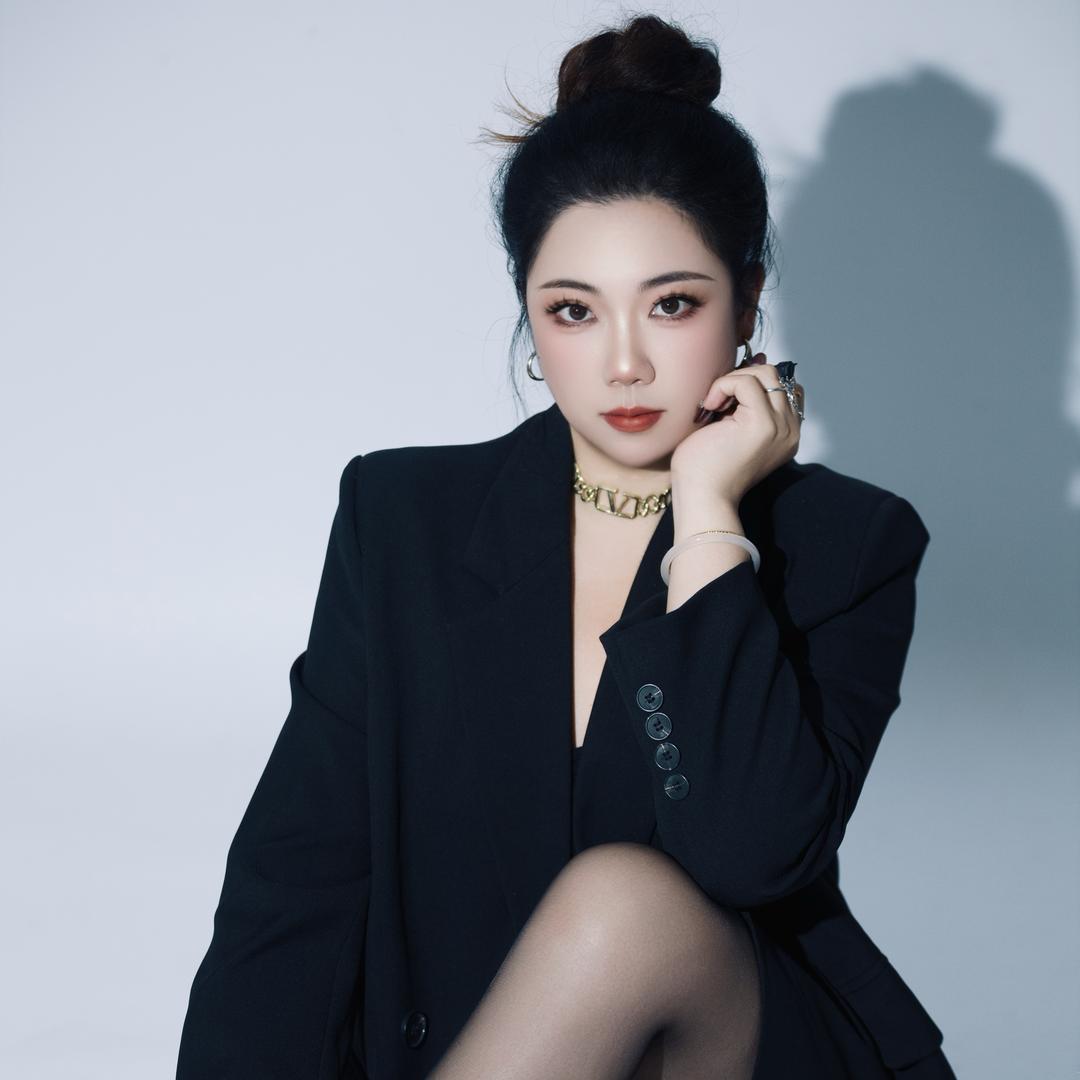 崔崔只吃亿小口