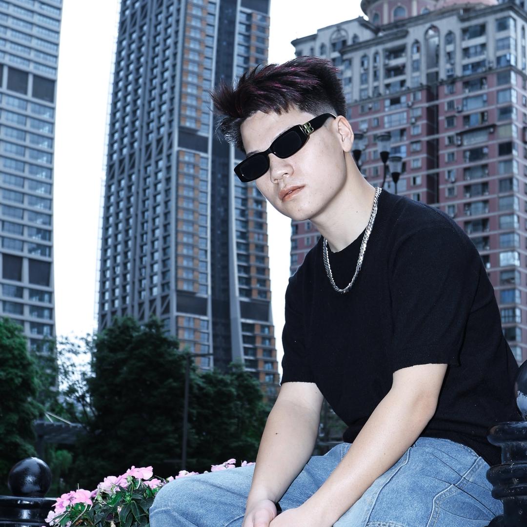 古蔺男士发型设计. 䁱飛