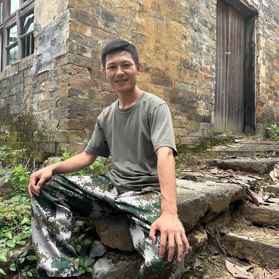 子豪（郴州谢小串地摊烧烤）