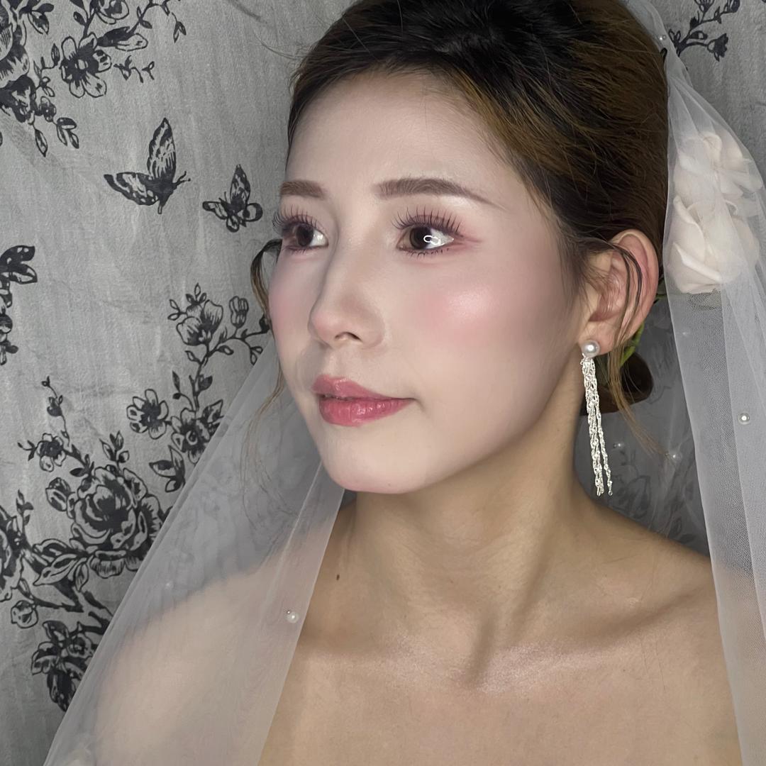 张依依