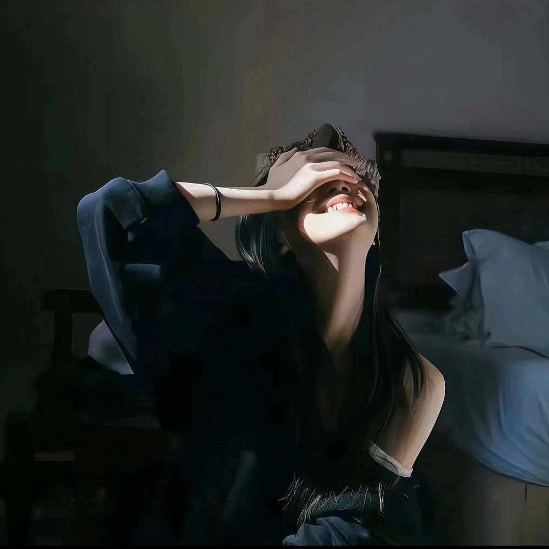 社恐的小美.