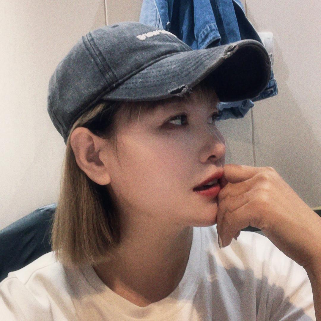 红山区黛末婚纱店