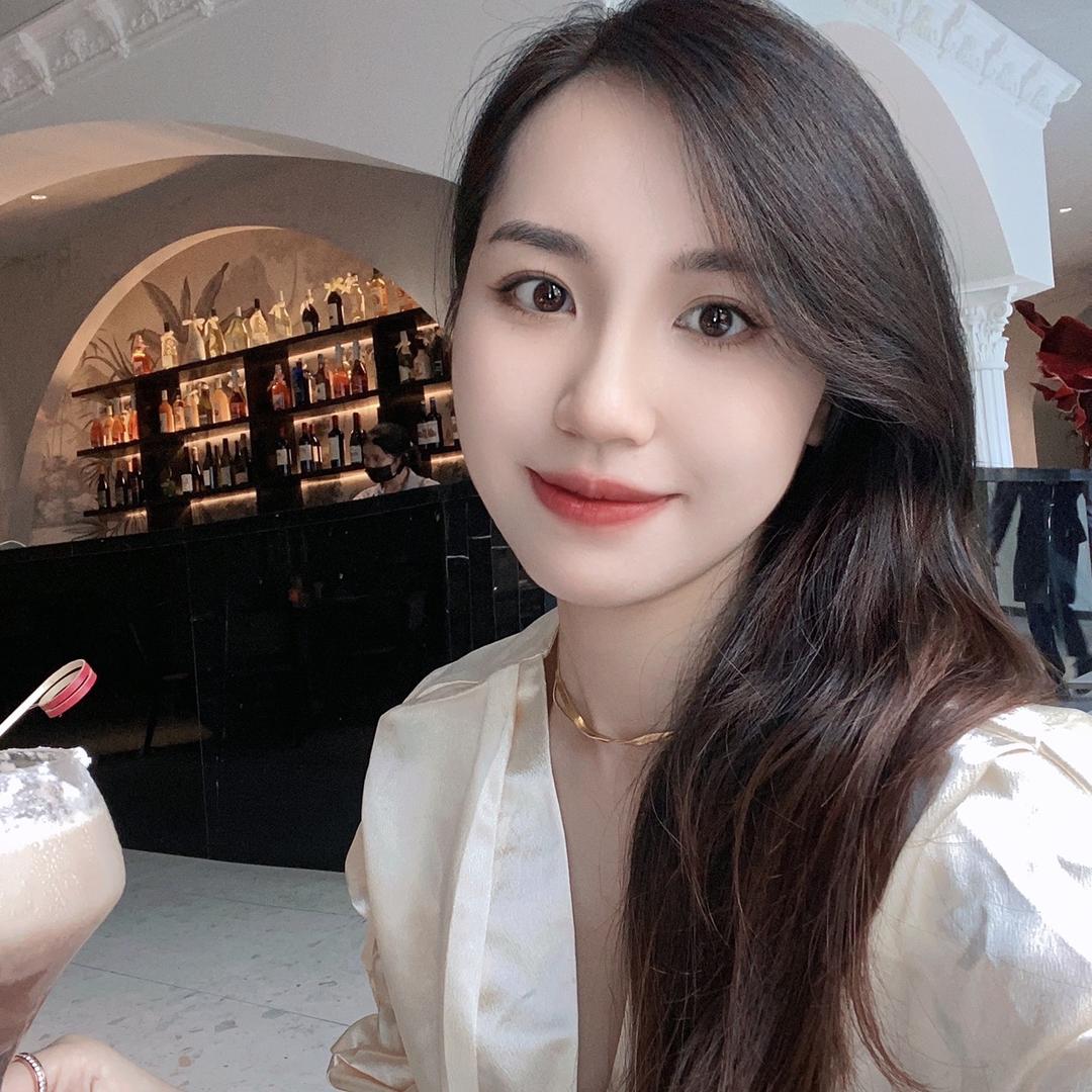 何琪琪小姐姐