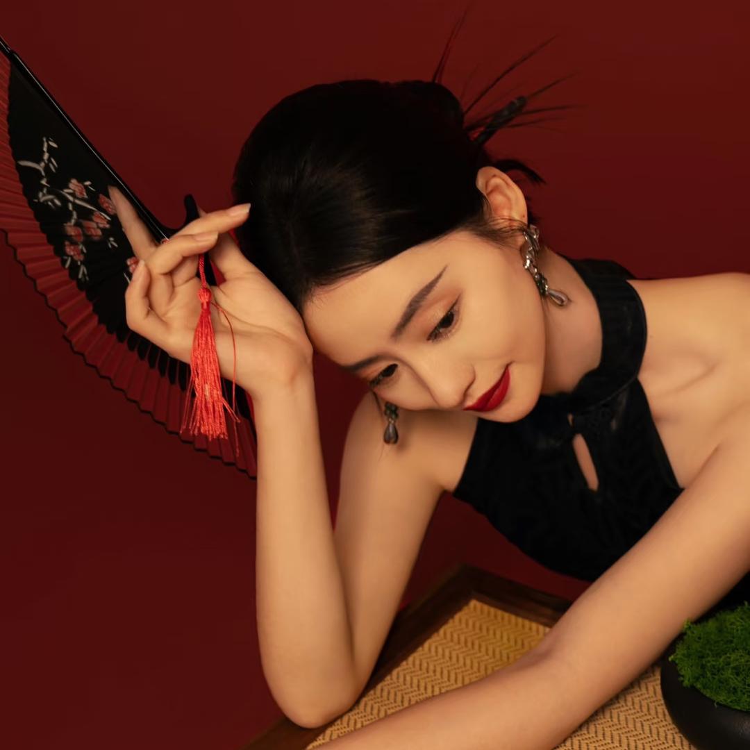 演员依灵