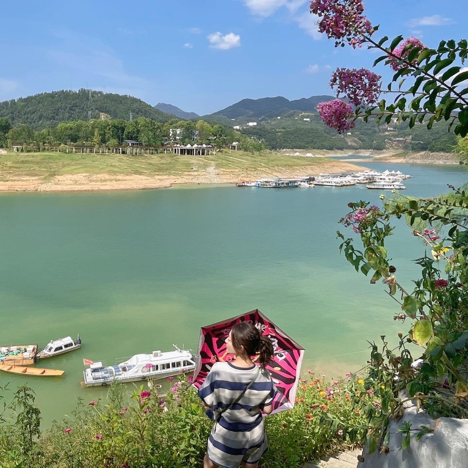 亦山·湖畔花园餐厅亦山·湖畔花园餐厅