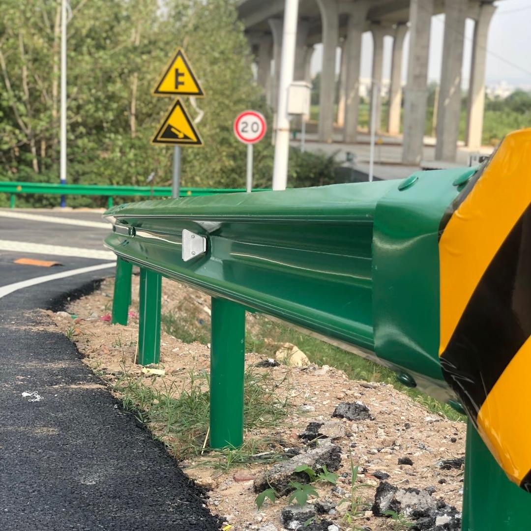 波形护栏交通标牌陈经理