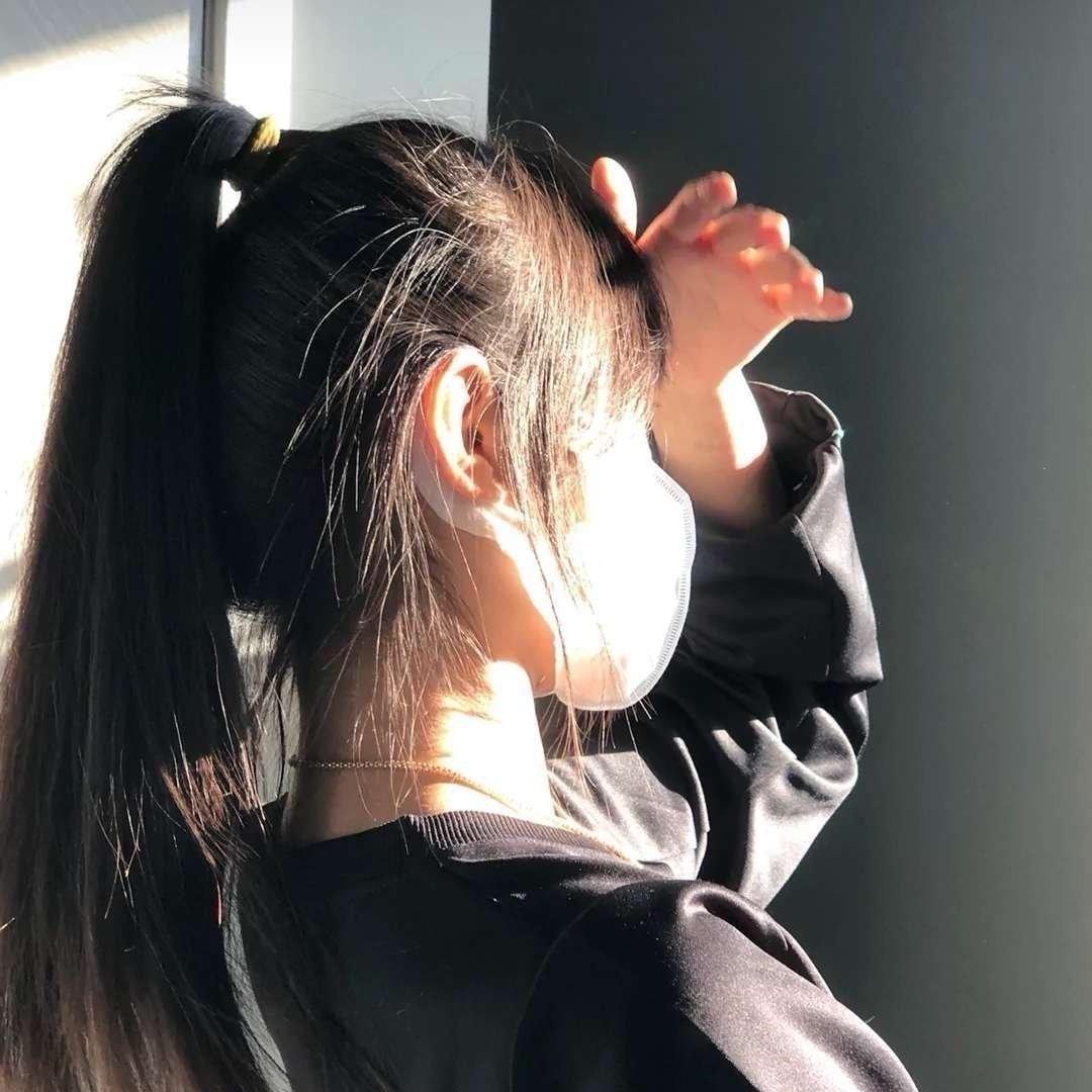 你脸红了