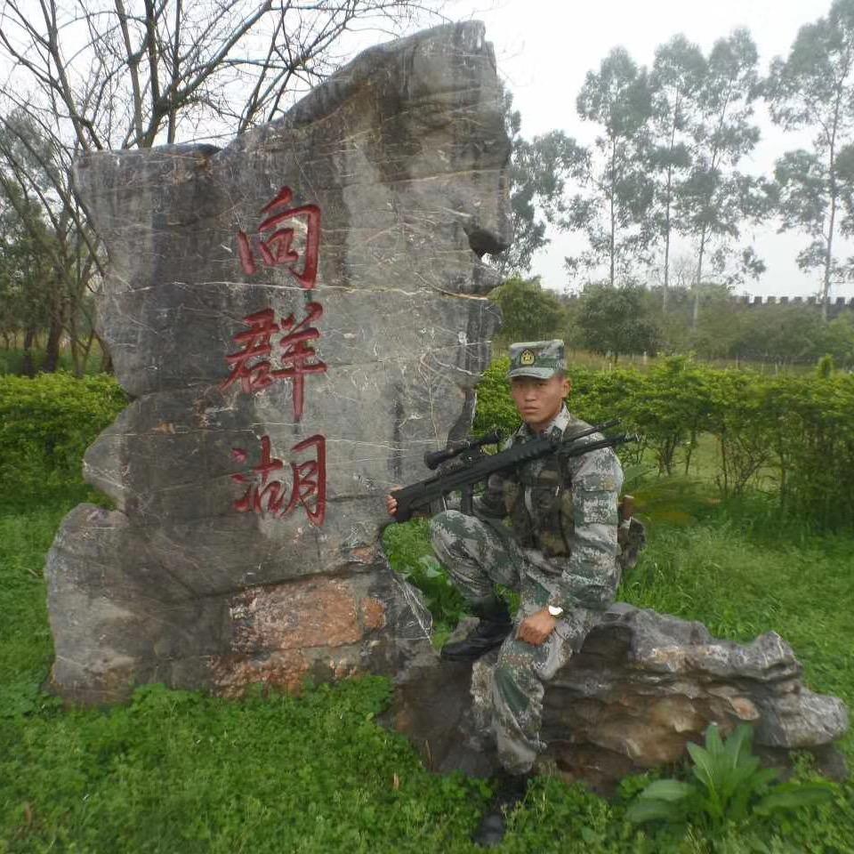 洛