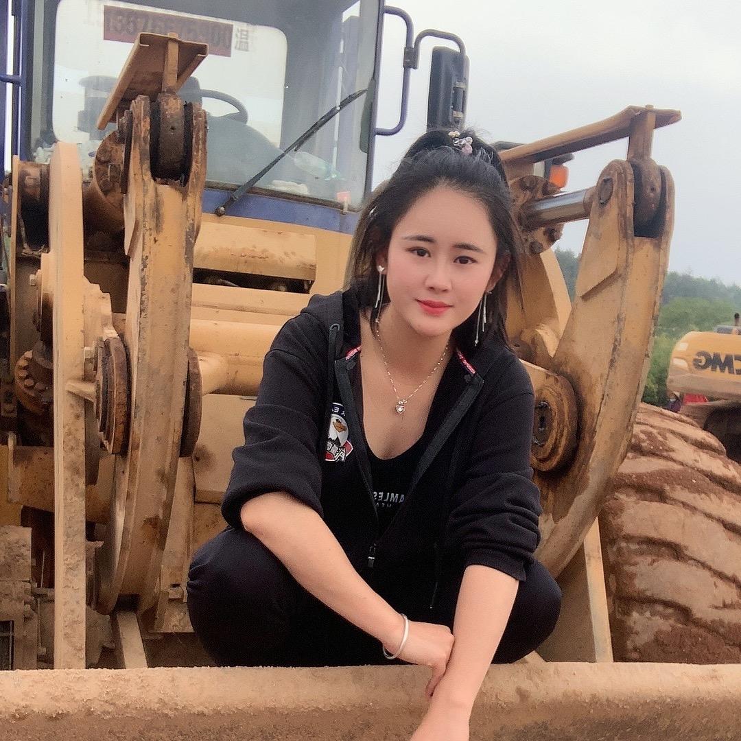 铲车姑娘💞
