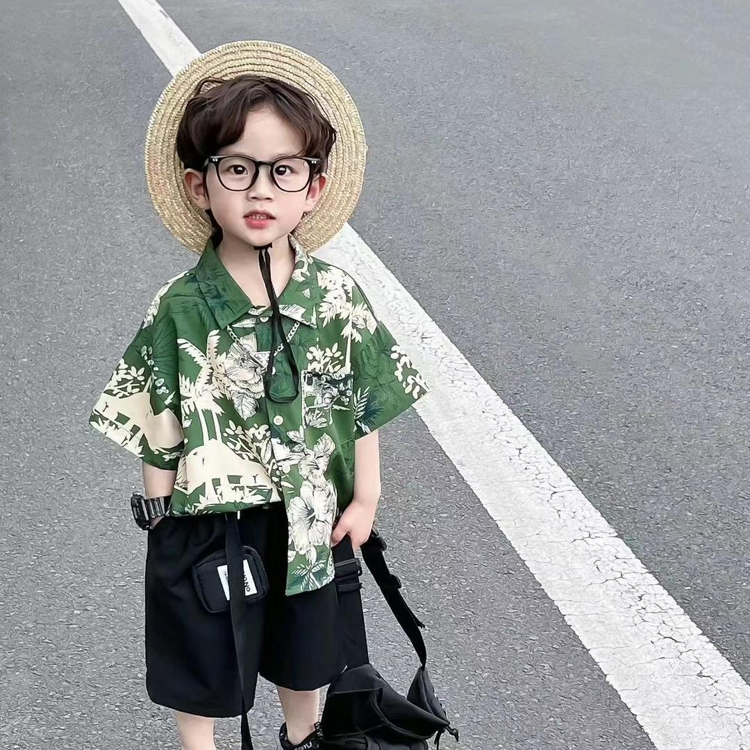 小调皮童装厂