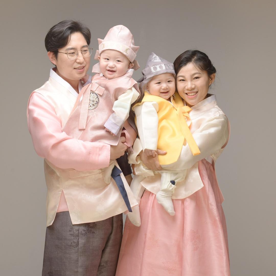 韩国双胞胎安安佑佑呀