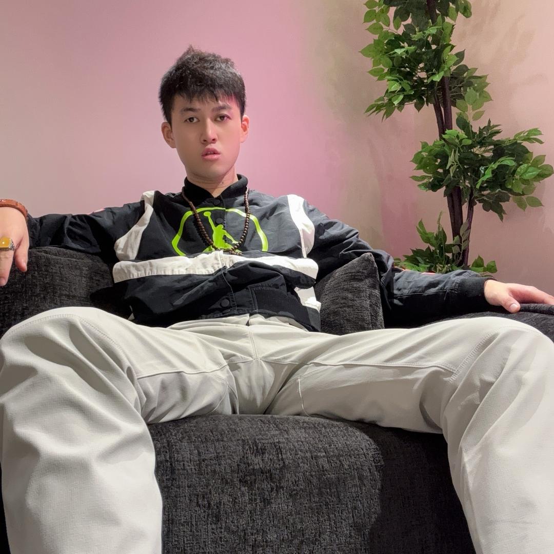 兴奋的牛角包