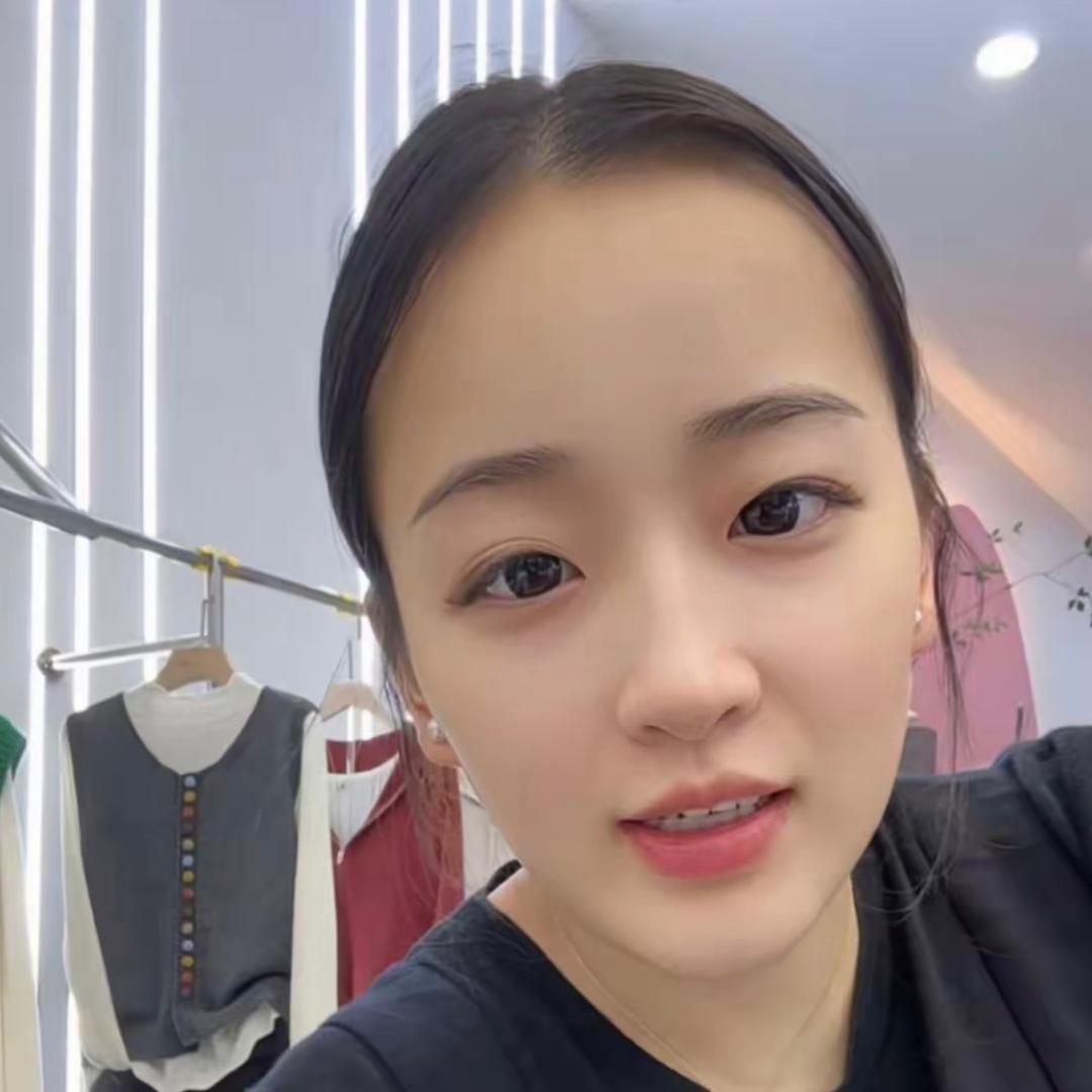 泡沫美人（艺艺）