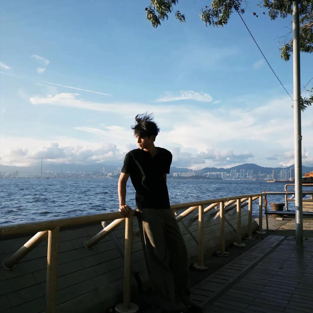 想要得到很多的钱但被现实打回原形的傻蛋