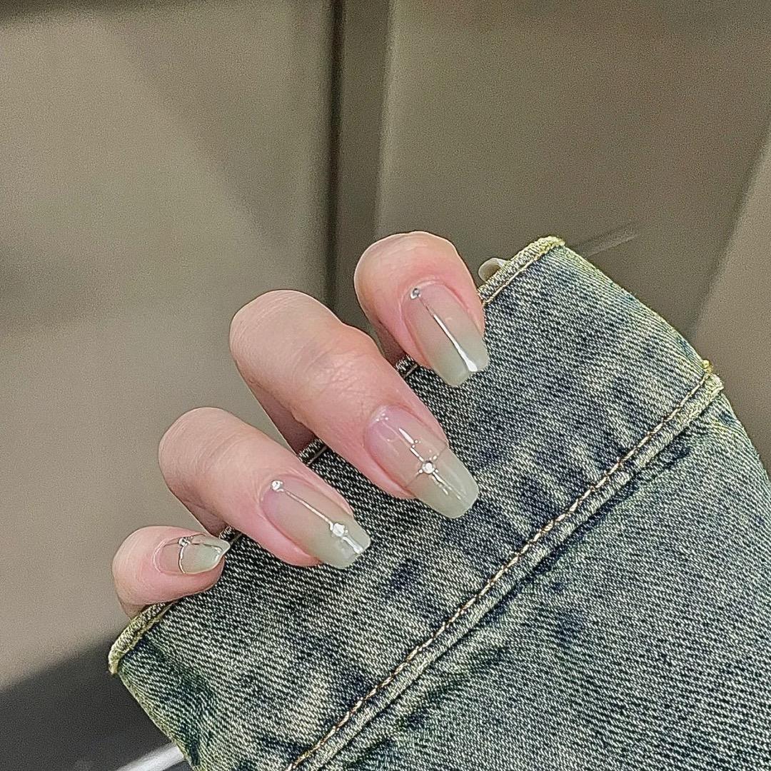 鲨鲨爱美甲