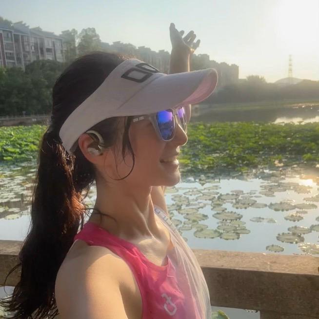 爱跑步的小姐姐