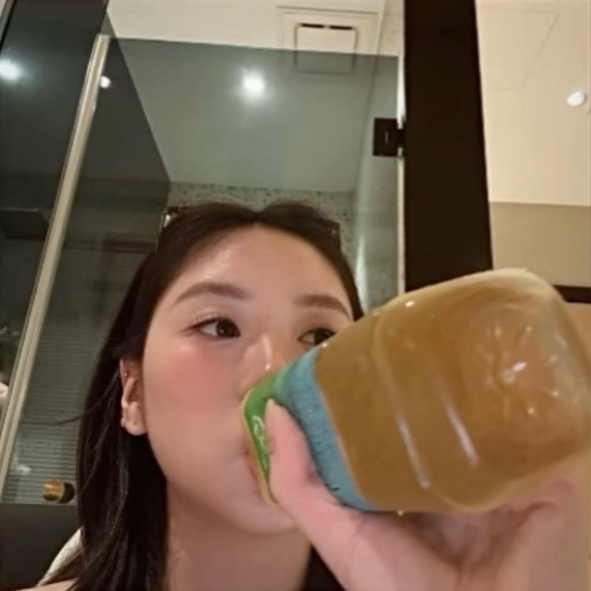我也不太了解她
