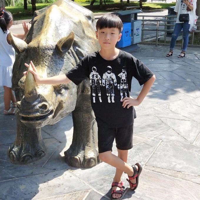 三个石头在一起