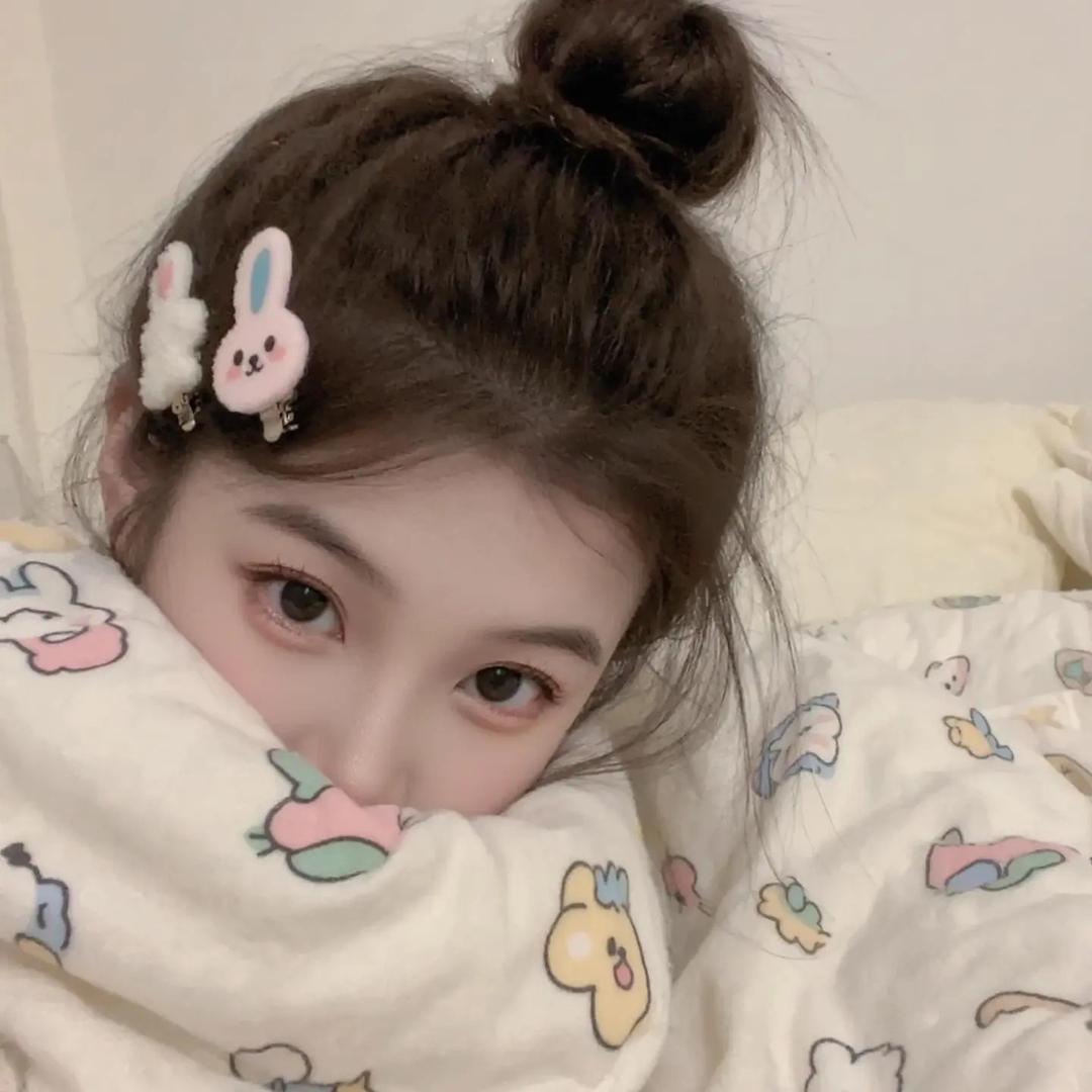 う路灯下的小姑娘
