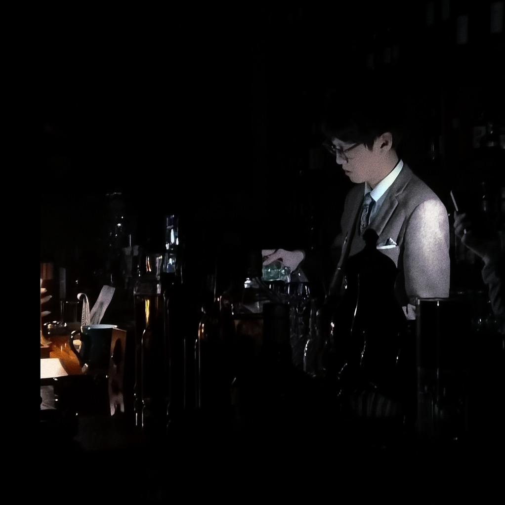 左手钢琴右手酒瓶