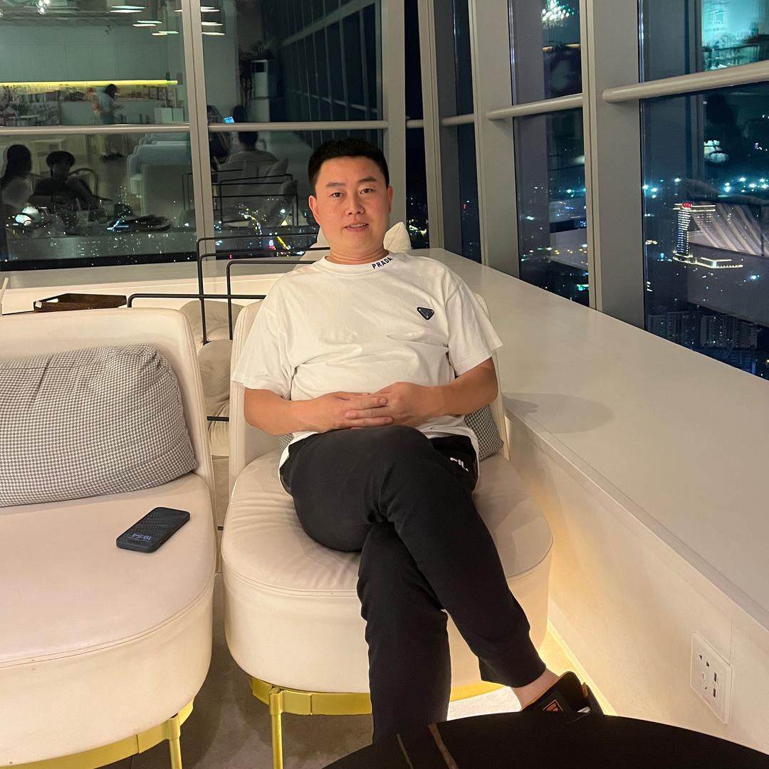 馥瑶玉液集团（8899）