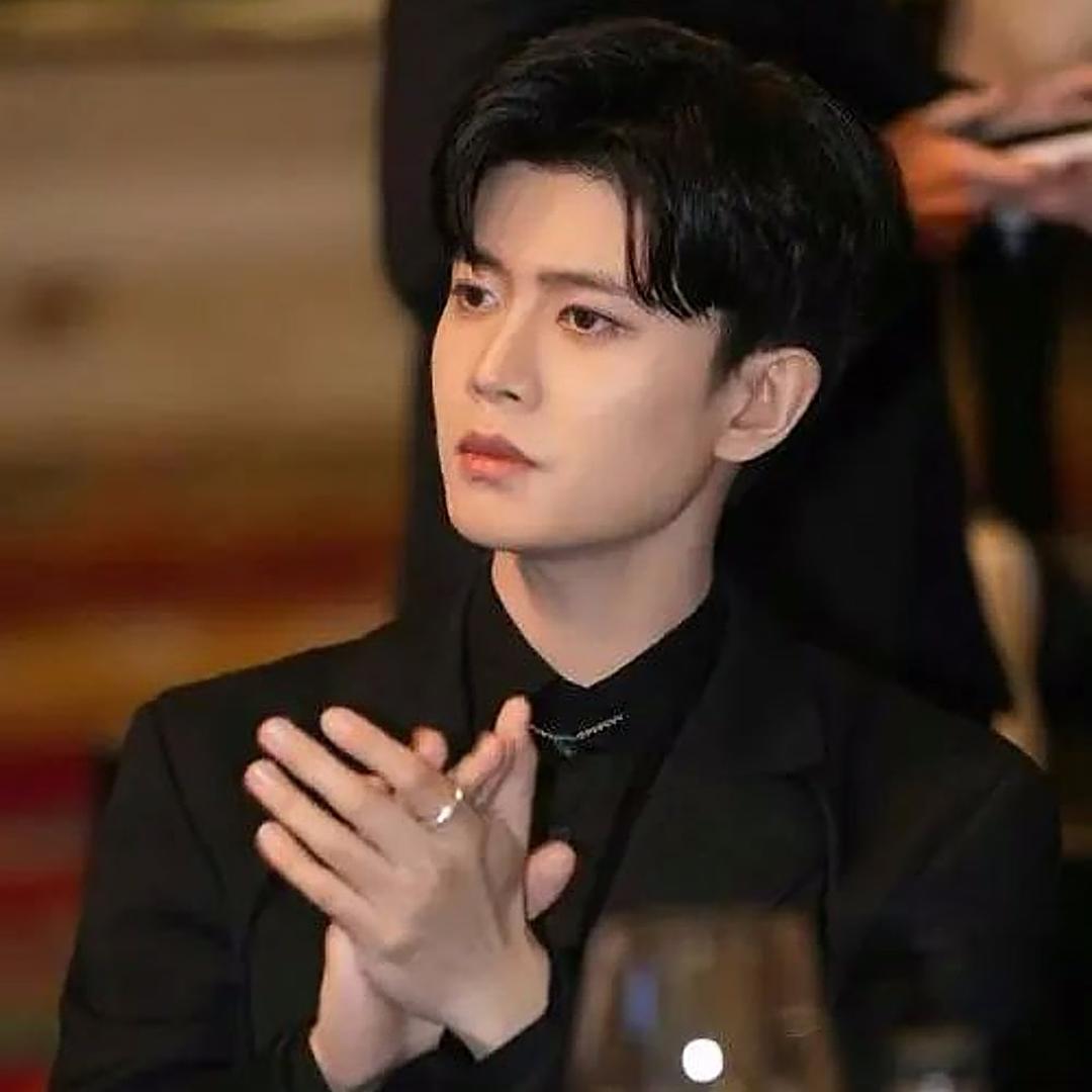 🎸🎸✨少 卿✨🎸🎸