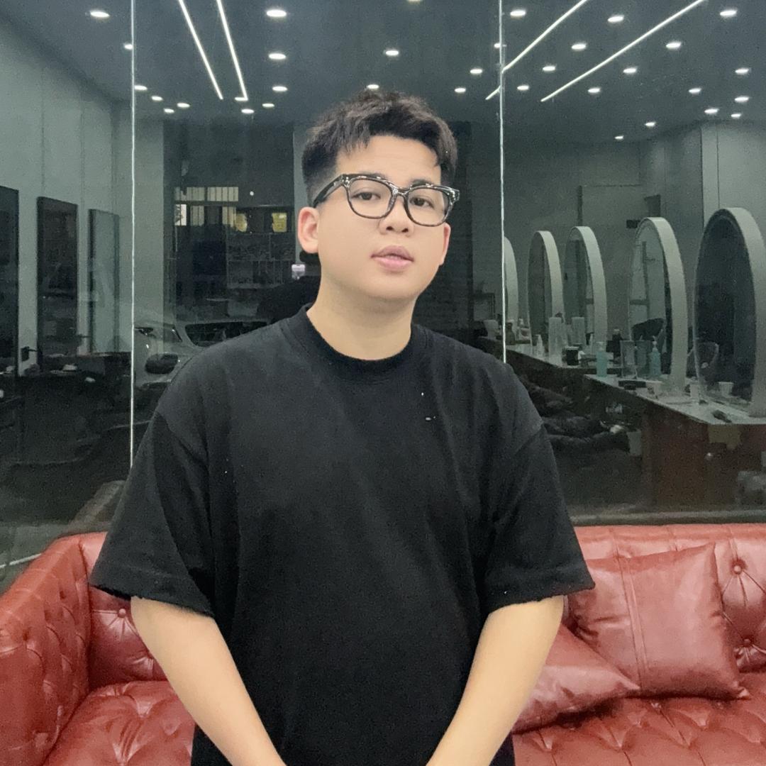 东座 发型设计师