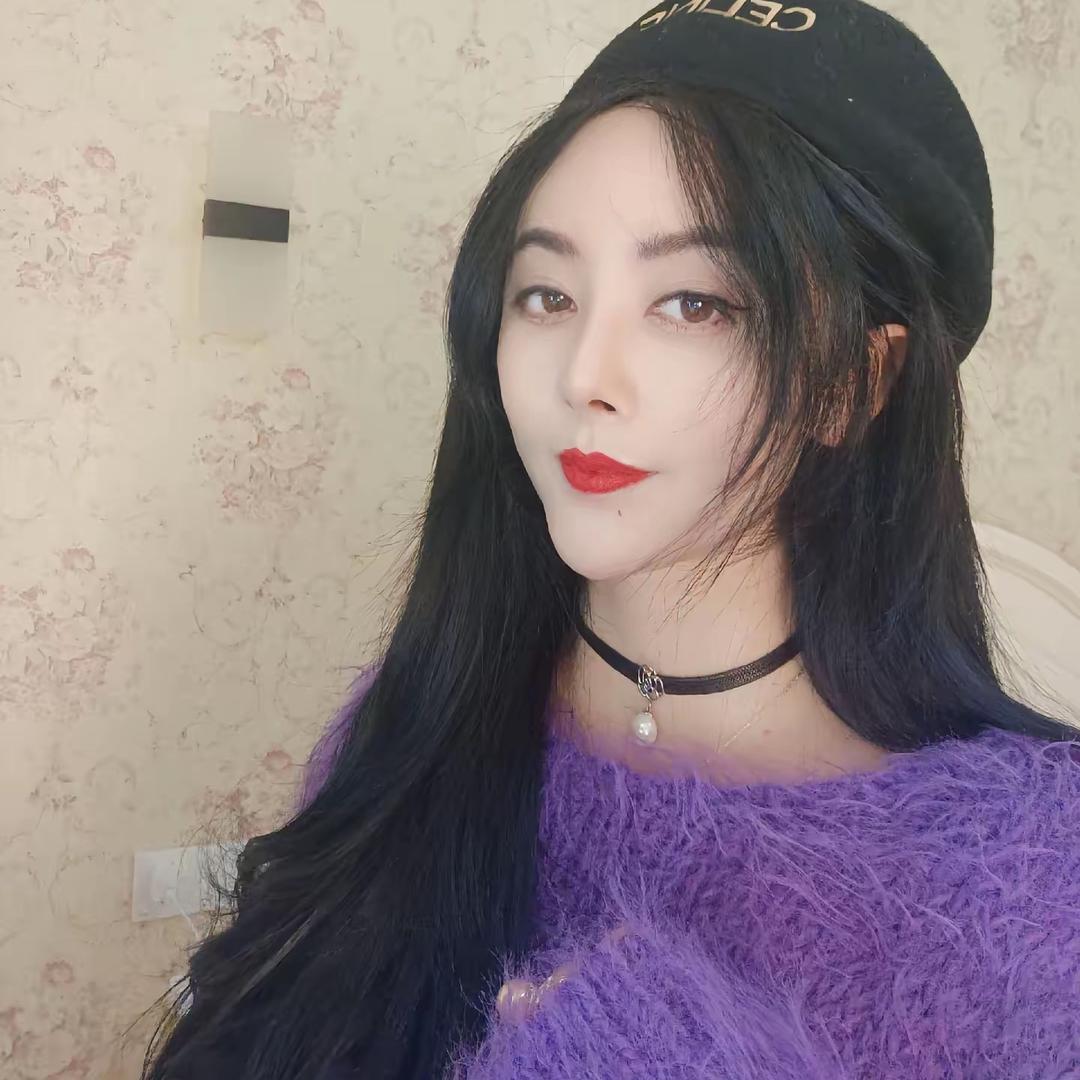 丫儿，佛系女子。