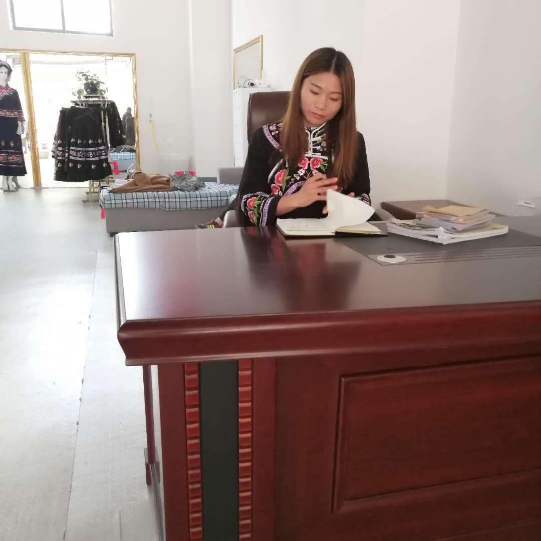 韦远绸《绸彩布依阁》