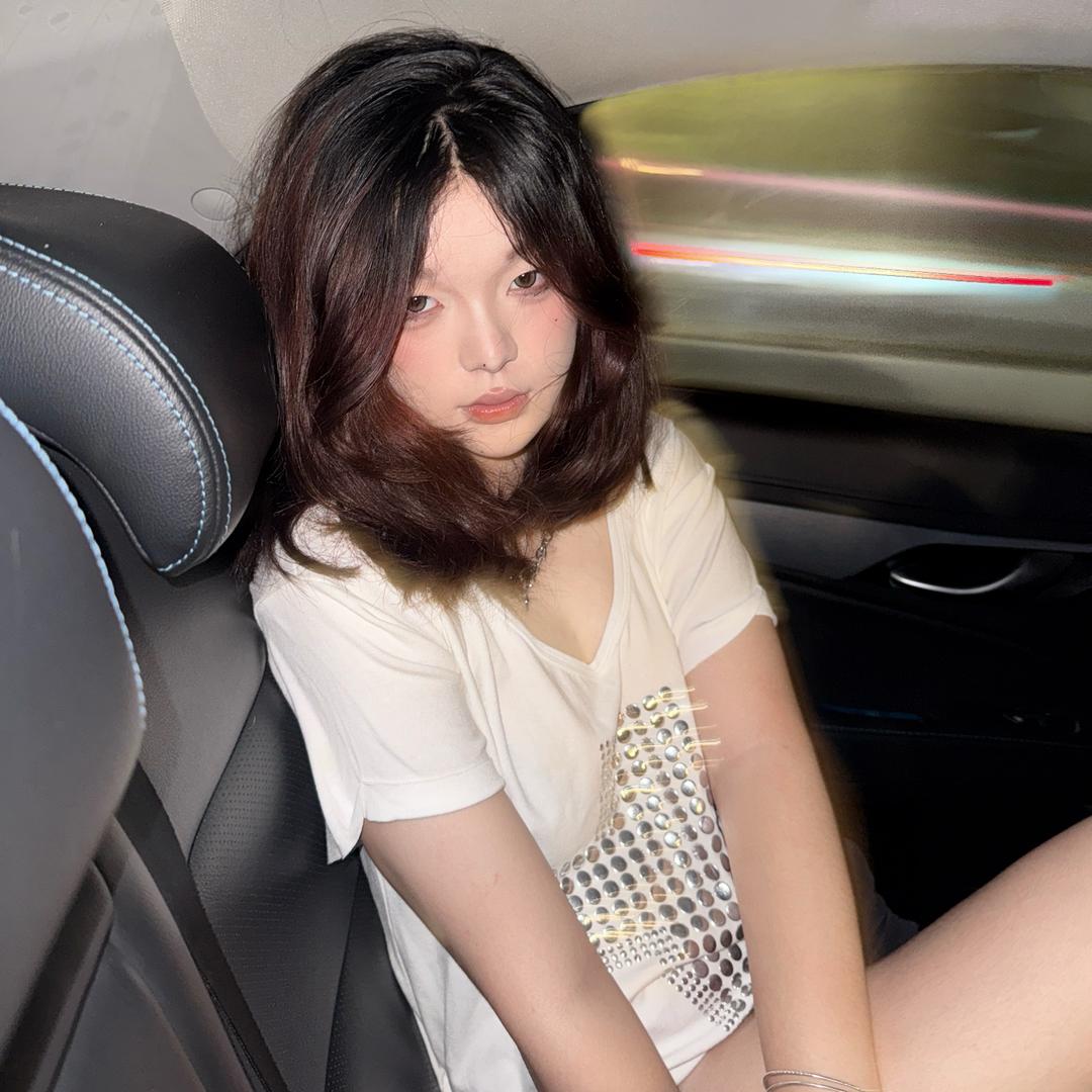 再吵小唯睡觉就捏鼠💤