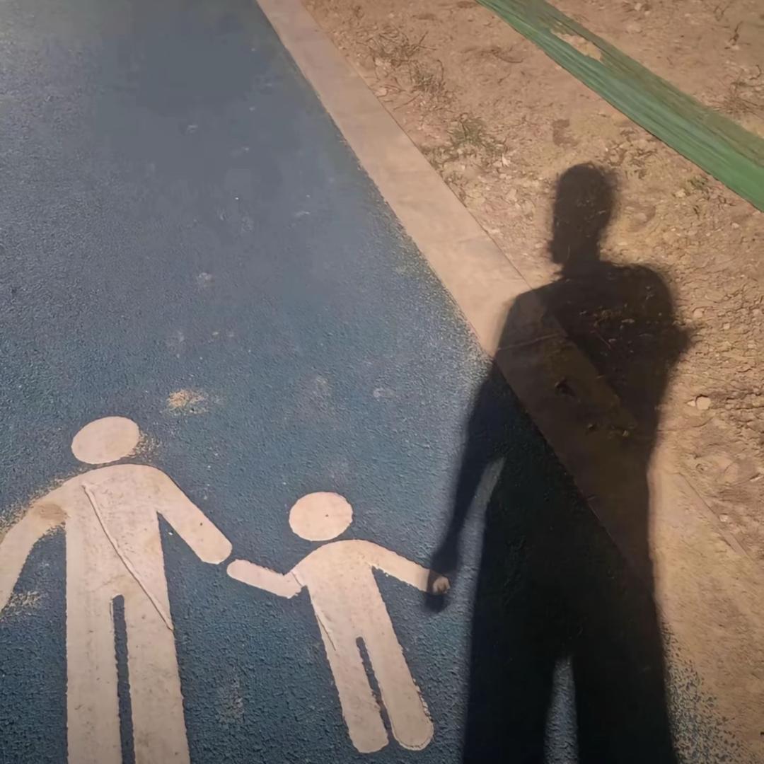 等我喝完这杯可乐再去睡觉💤