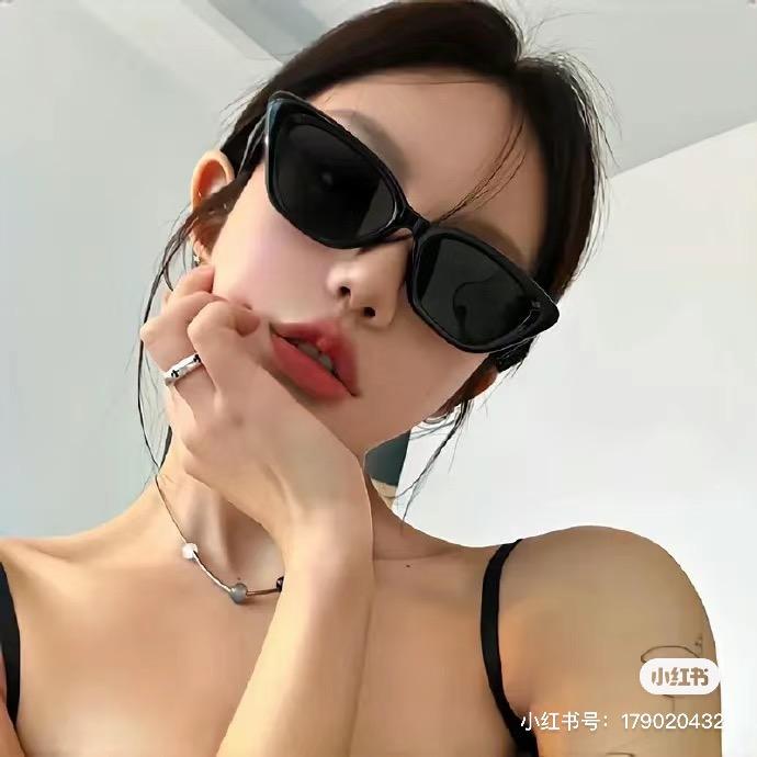 王哇噻.