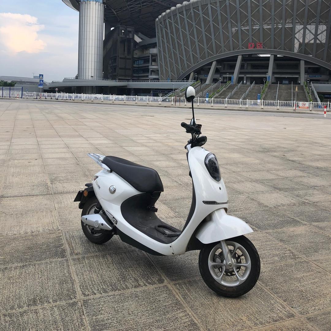 二哥修电车