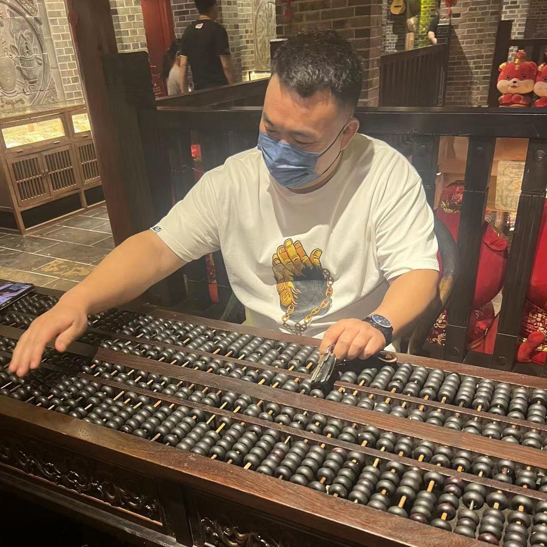 做肉饼的你龙哥