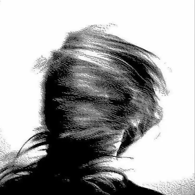 骑老奶奶过马路被婴儿车撞飞