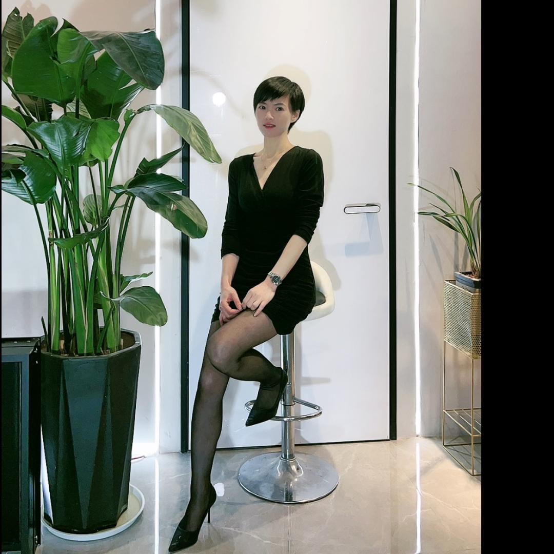 铝木门厂的老板娘