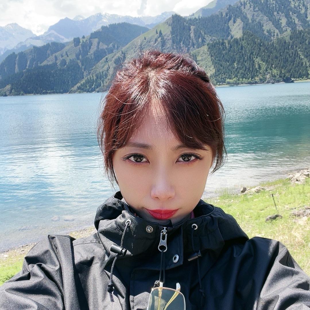 唅晗精品女装