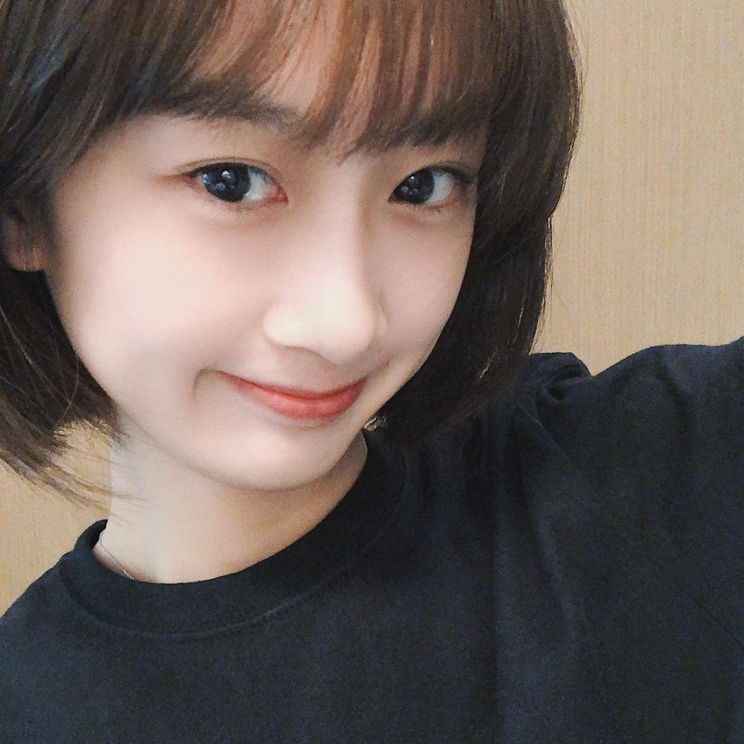 白妤霏Byyufei