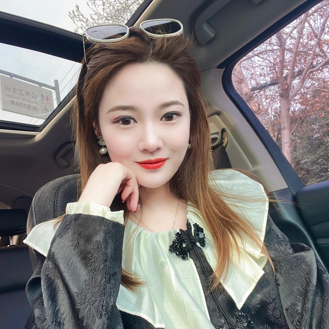 泗月服装个体店