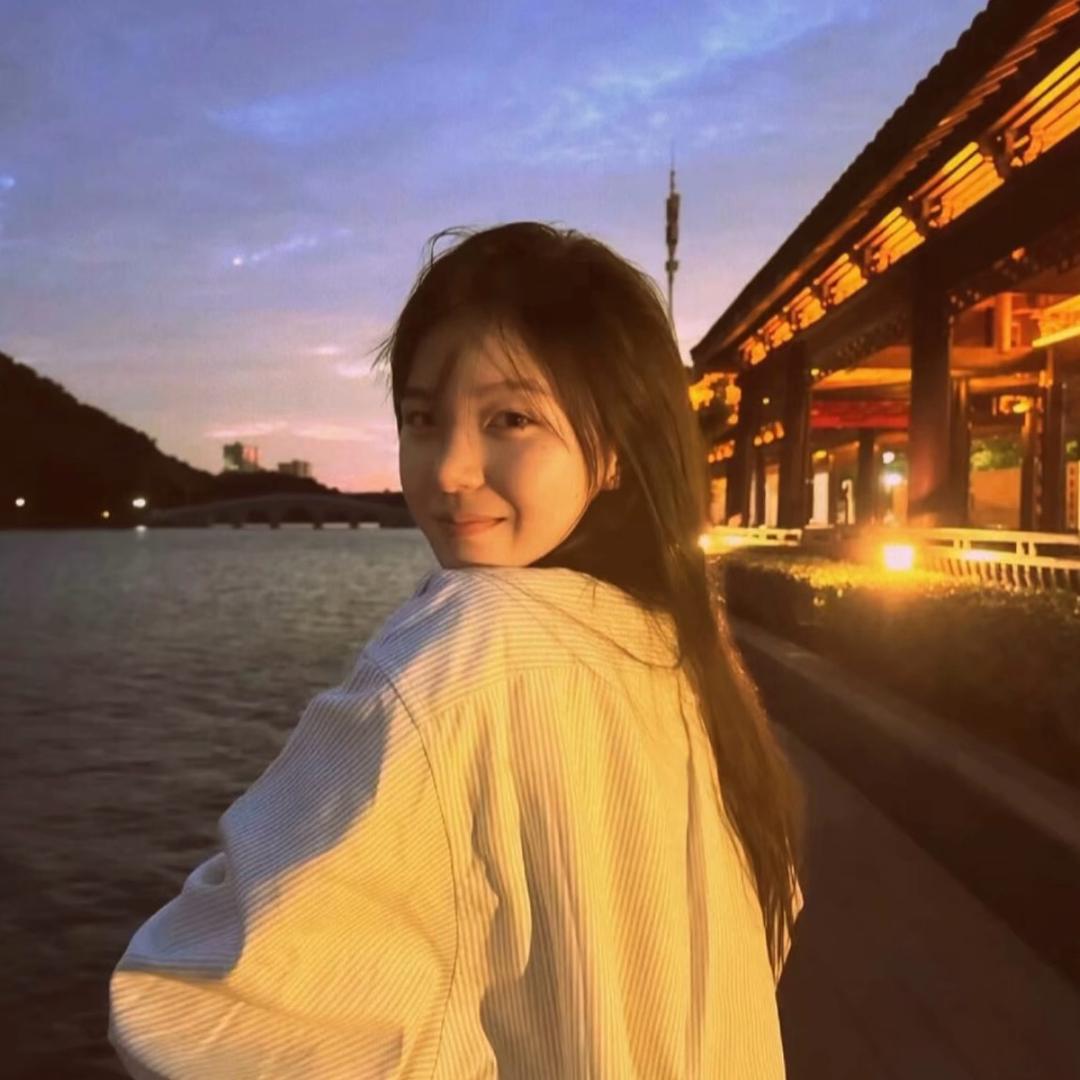 妮妮.