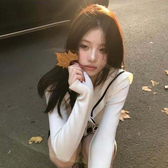 璐璐 .