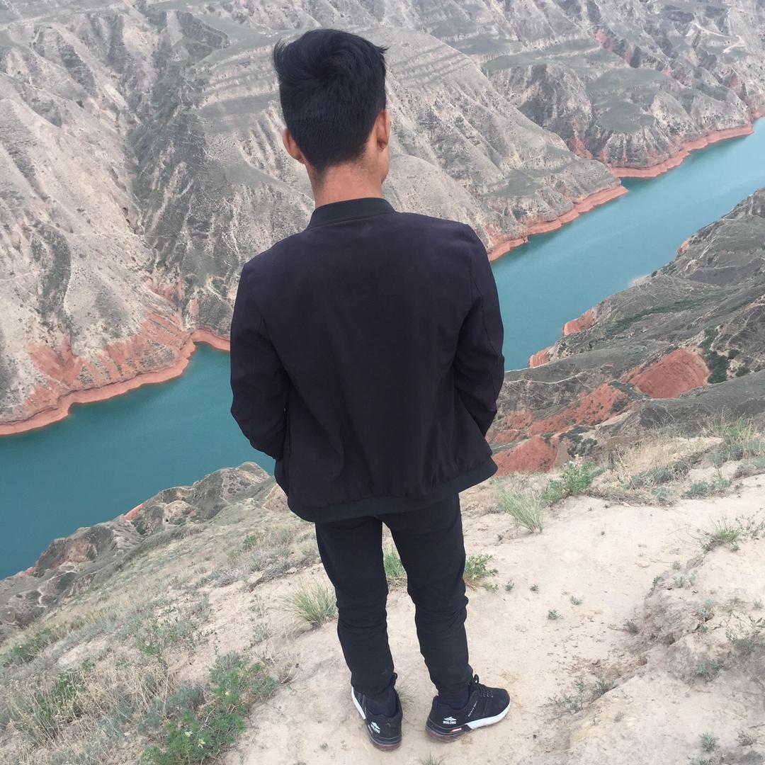 （灬莫欺少年穷丶)