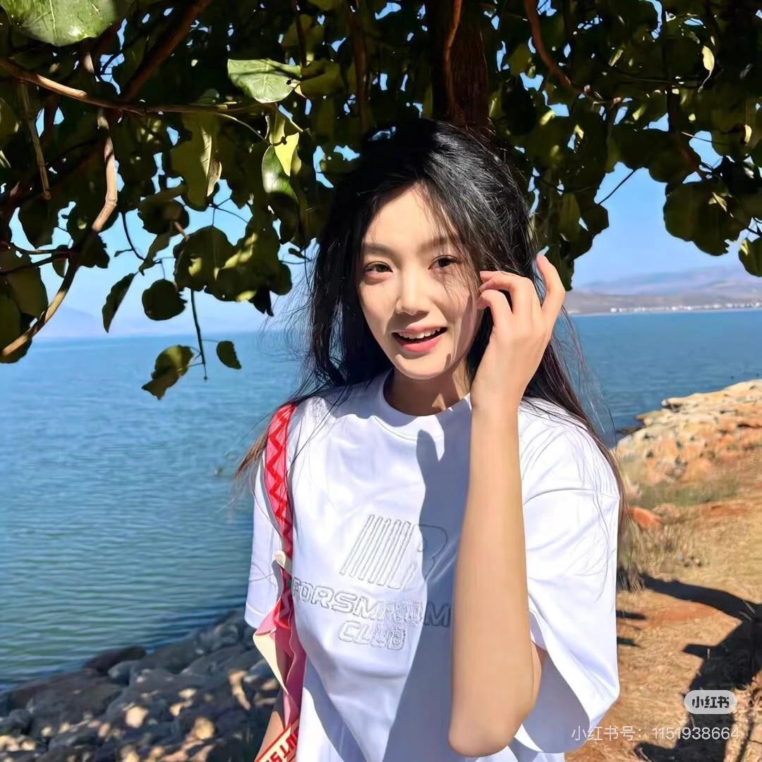 李佳旎.